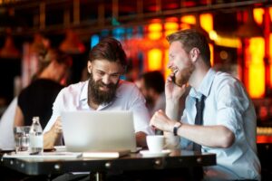 Recevoir un client à domicile ou dans un café peut rapidement poser problème